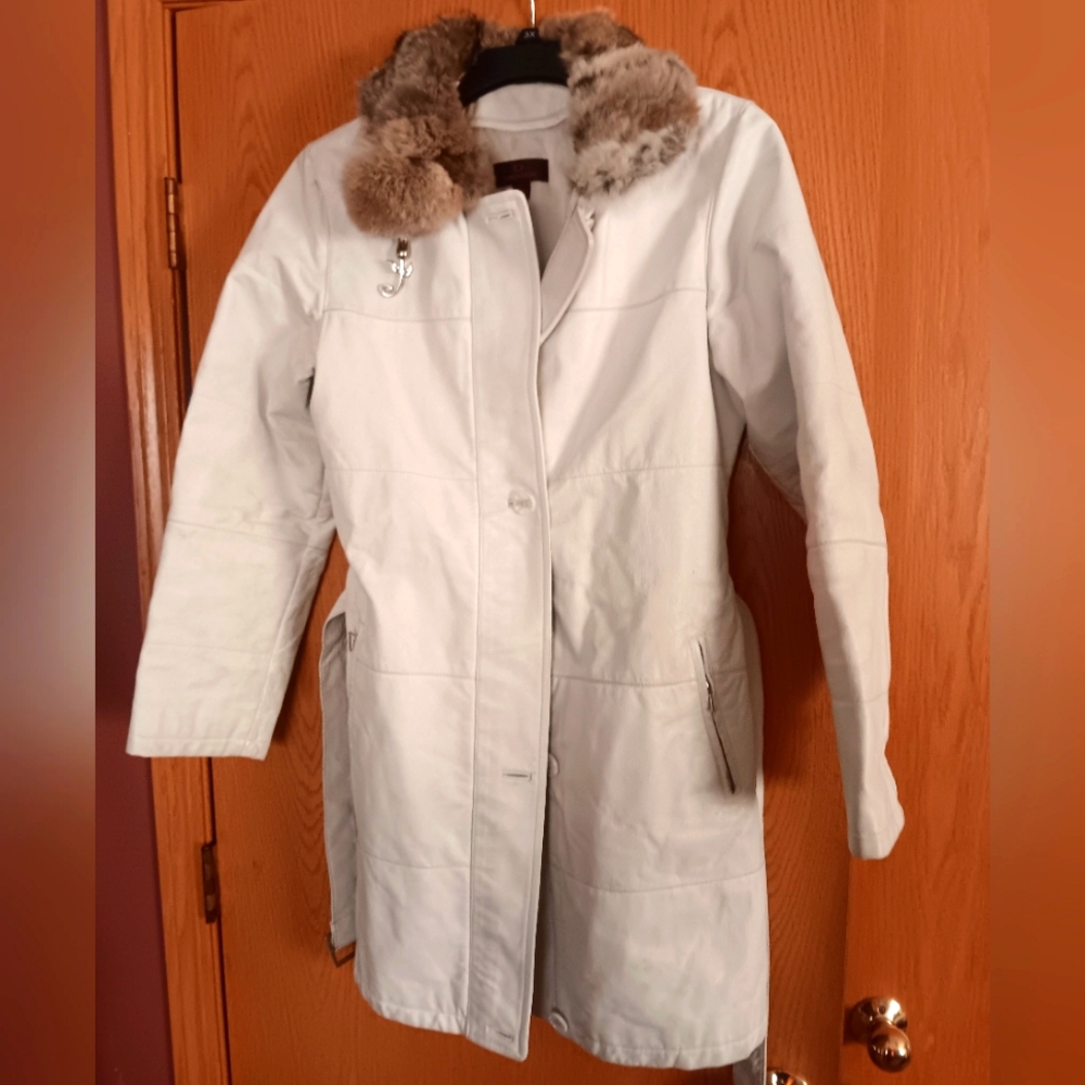 Women's size small,  Danier leather coat with fur collar